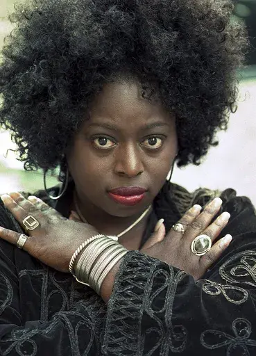 Soul singer Angie Stone, pictured in New York, Oct. 14, 1999. (AP Photo/Jim Cooper, file)